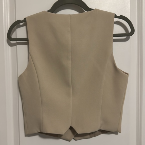 Avec Les Filles Tan Buttoned Vest - Picture 4 of 4